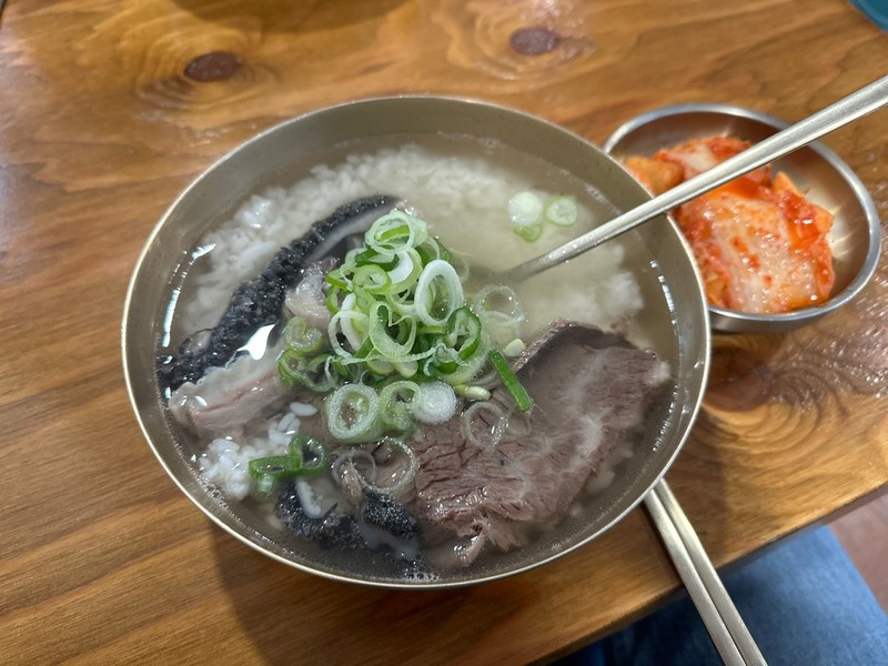 [1人1食] 깔끔하면서도 깊은 한우곰탕…하동관 명동점