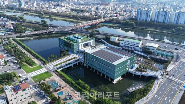 순천어울림도서관, 시범운영 기간 이용자 수 1만 명 돌파...뜨거운 관심