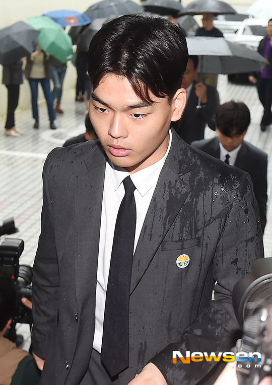피해자 조사위해 출석한 더 이스트라이트 이석철 [포토엔HD] 