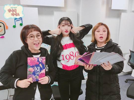청하 ‘언니네’ 상큼 인증샷, 김숙X송은이 녹인 하트애교[SNS★컷]