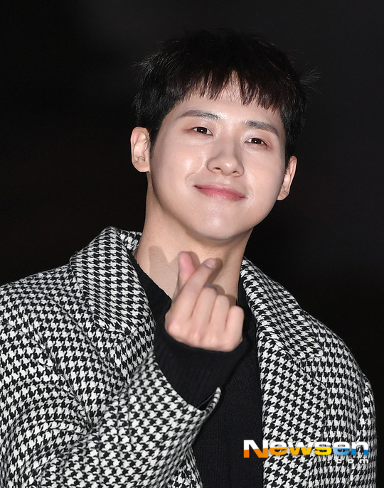 B1A4 신우, 하트에 취한다 [포토엔HD] 