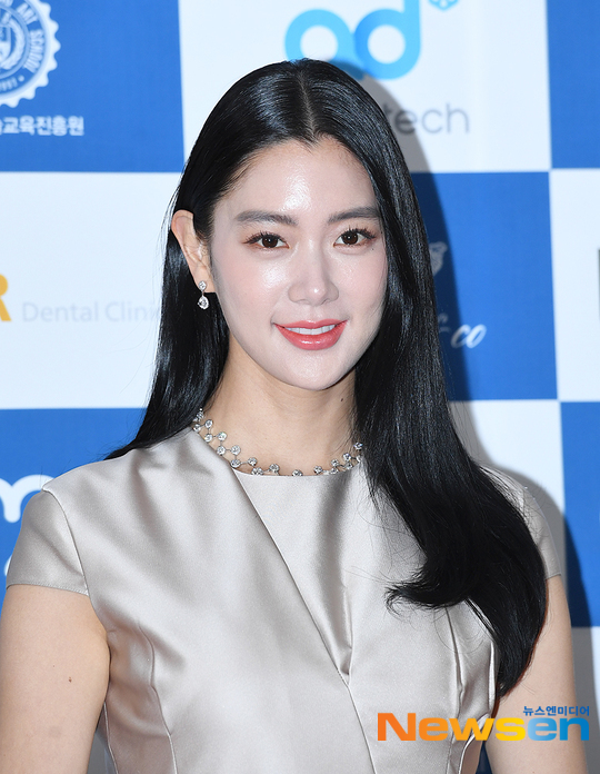 클라라, 결혼 후 더 우아함이 가득해진 비주얼 [포토엔HD화보]