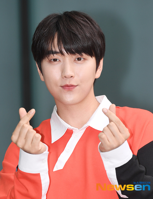 산들, 훈훈한 하트 뿅~ [포토엔HD]