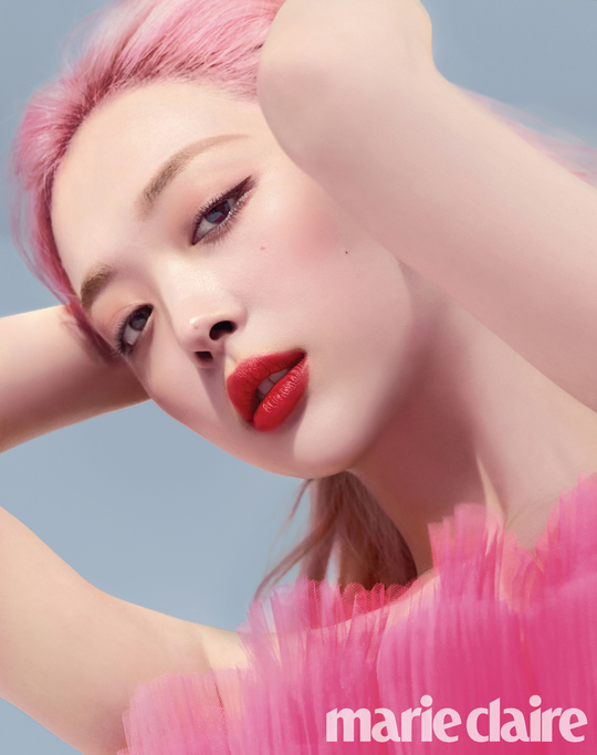 ‘핑크 머리’ 설리 “기분 변화에 흔들리지 않고 나 자신 찾을 것”[화보]