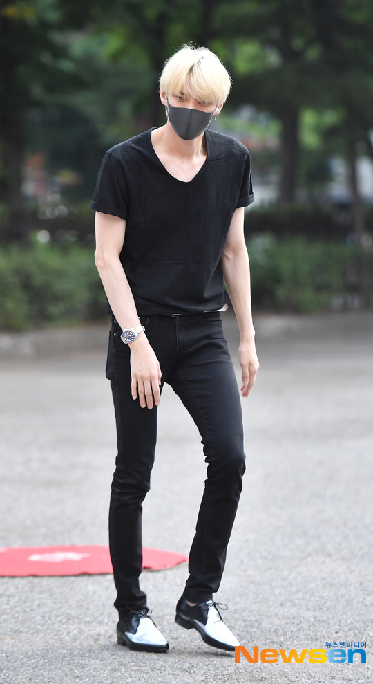 빅스 레오, 공항패션 연상하는 마스크 착용[포토엔HD]