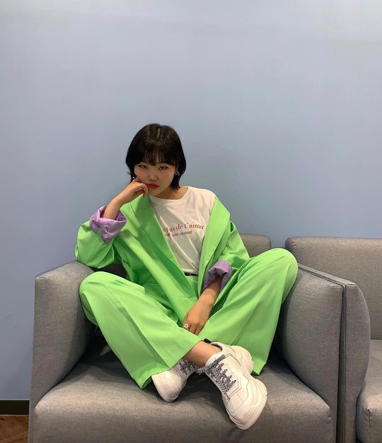 악뮤 이수현, 네온 수트도 찰떡 소화 ‘러블리 그 자체’[SNS★컷]