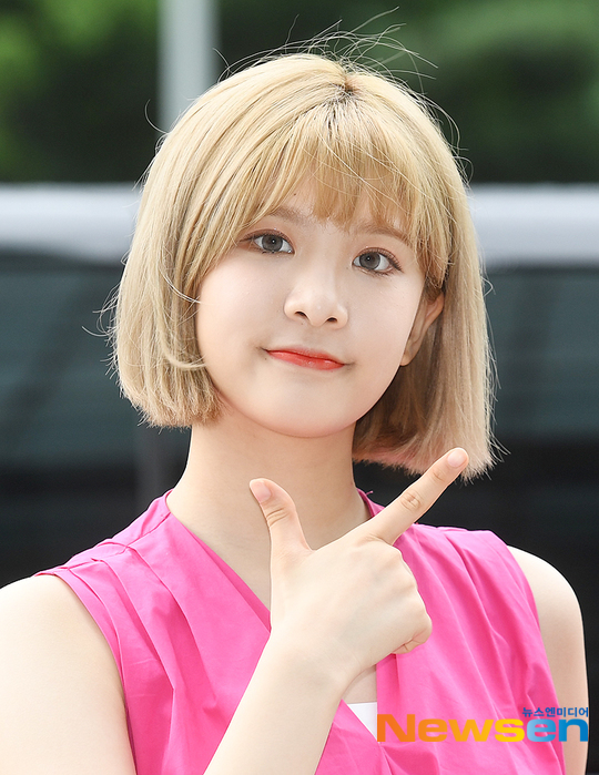 네이처 선샤인, 반짝이는 금발 숏컷 [포토엔HD]