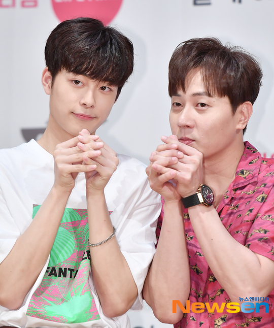 앤디.유선호 ‘둘이 합쳐서 하트 10개 포즈[포토엔HD]