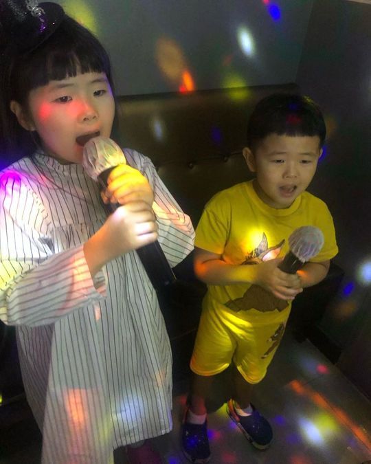 장영란, 가족과 첫 노래방 나들이 “이제야 데려와서 미안”[SNS★컷]