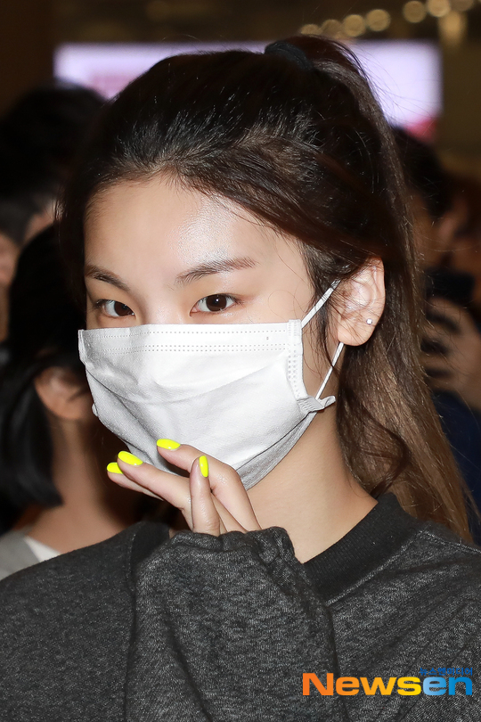 있지 예지, 강렬한 노란색 네일 컬러[포토엔HD]