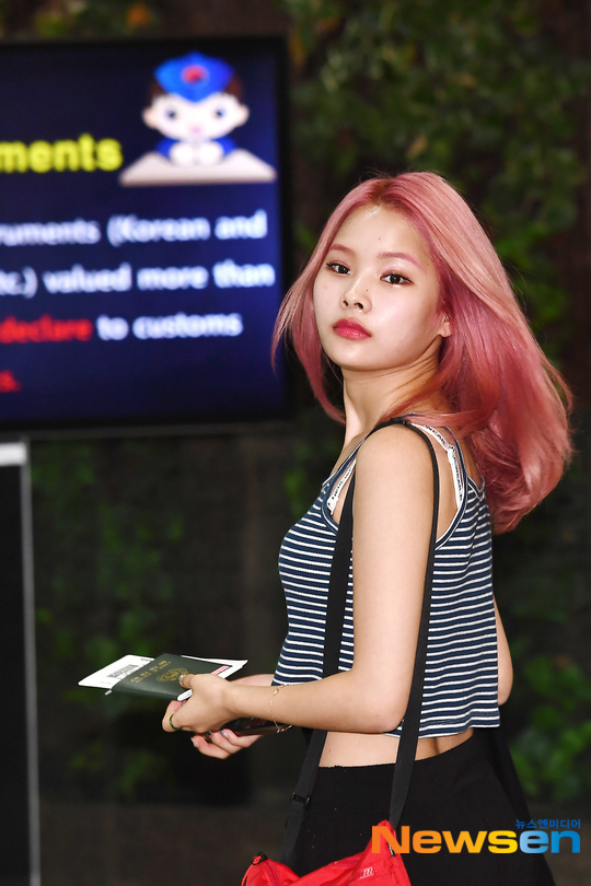 위키미키 리나 ‘핑크 헤어 휘날리며’[포토엔HD]