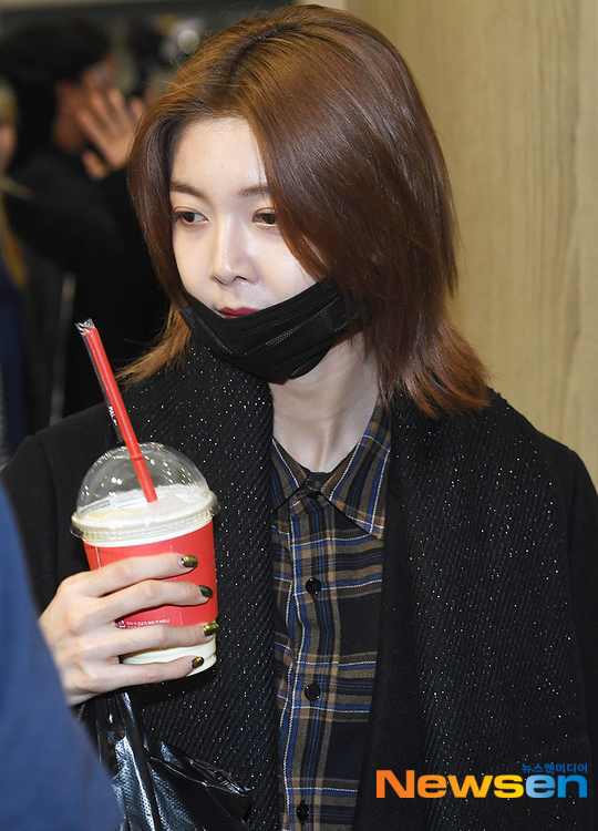 드림캐쳐 다미, 커피들고 시크하게 [포토엔HD]