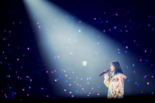 아이유, 亞투어 콘서트 마쳤다 “전석 매진, 9만 관객 동원”