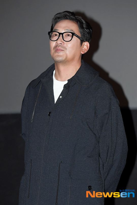 하정우, 관객들 각양각색 응원 플래카드에 미소가 절로~[포토엔HD]