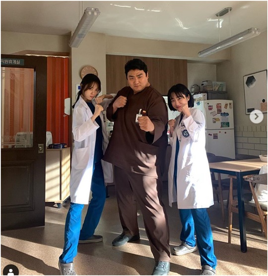 씩씩 이성경-듬직 이규호-깜찍 소주연 돌담병원 어벤져스 [SNS★컷]