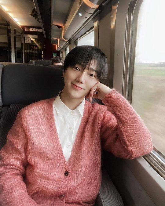 슈주 예성, 깜찍+발랄 꽃받침 애교에 팬들 심쿵[SNS★컷]