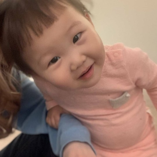 ‘장윤정♥’ 도경완, 귀요미 딸 하영 근황 공개 “조금씩 여자여자하죠?”[SNS★컷]