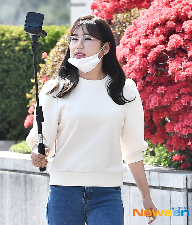송가인 ‘꽃이 이쁘니? 내가 이쁘니?~’ [포토엔HD]
