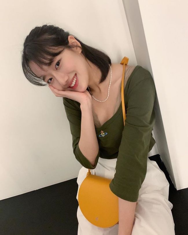 에이프릴 나은, 갈수록 예뻐지는 분위기 여신[SNS★컷]