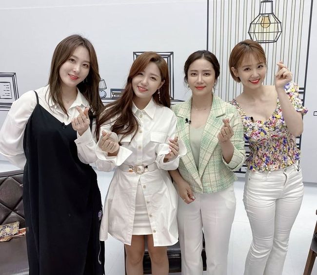 오정연, 숙희네 미장원 출연진들과 다정하게 찰칵 “화기애애” [SNS★컷]