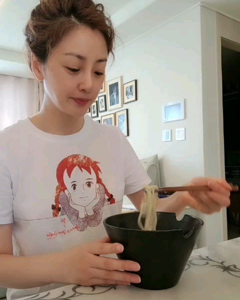 오나라, 대충 묶은 헤어에도 청순美 뿜뿜 ‘미모가 다 했네’[SNS★컷]