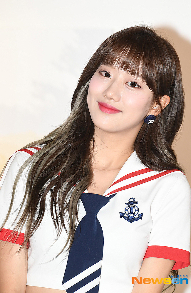 에이프릴 이나은, 미소는 여전해 [포토엔HD]