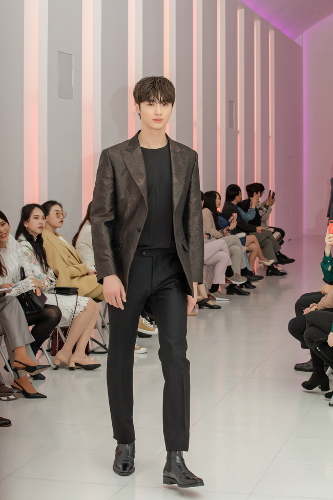 ‘청춘기록’ 변우석 스틸컷, 머리부터 발끝까지 모델 아우라