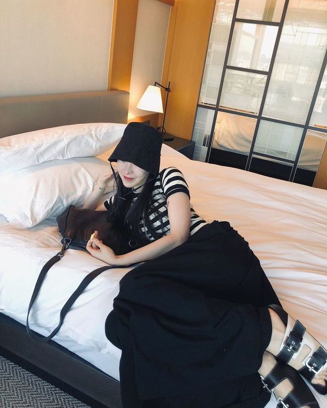장재인, 살 빠진 후 여전한 종잇장 몸매 “죽음의 녹음 감행중”[SNS★컷]