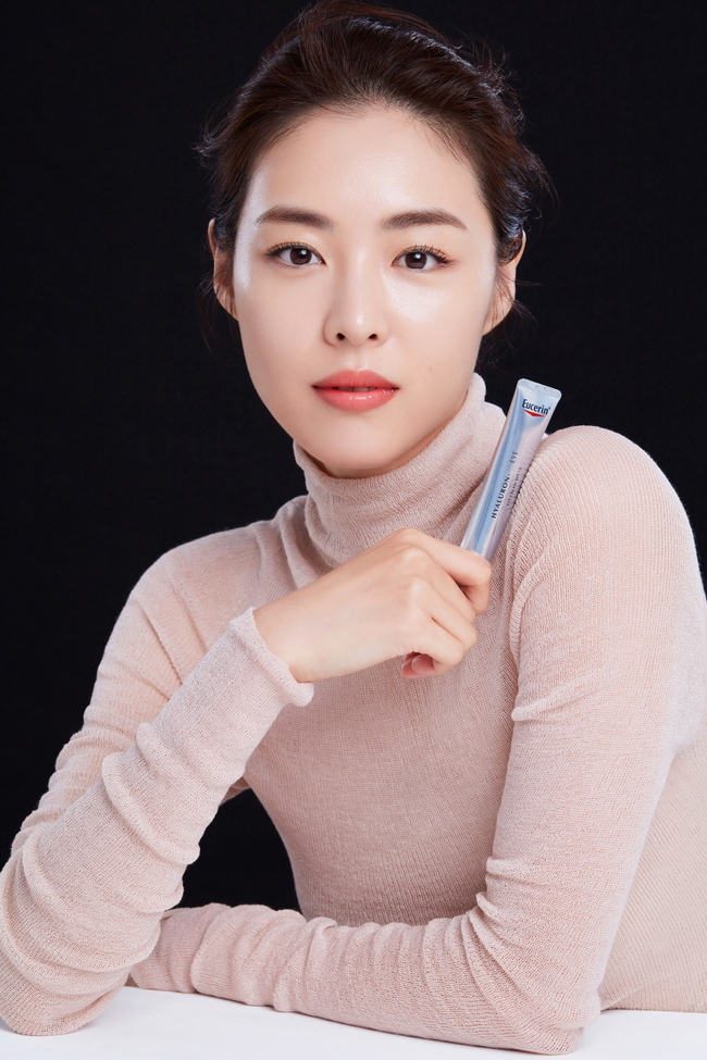 이연희, 결혼 후 뷰티화보 ‘여전한 미모’[스타화보]
