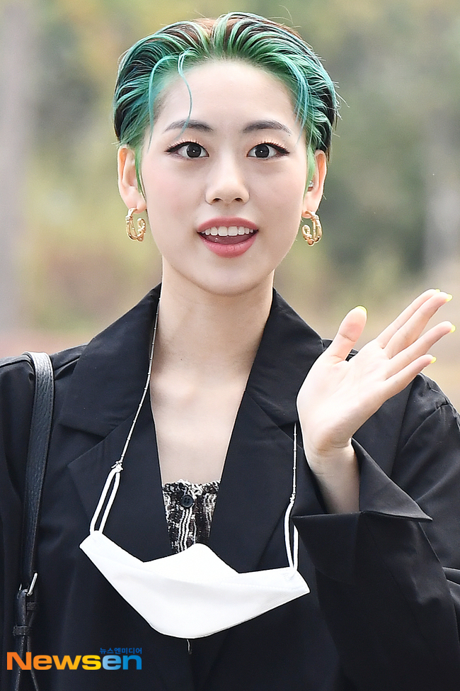 위키미키 루아 ‘파격적인 헤어로 시선 강탈’[포토엔HD]