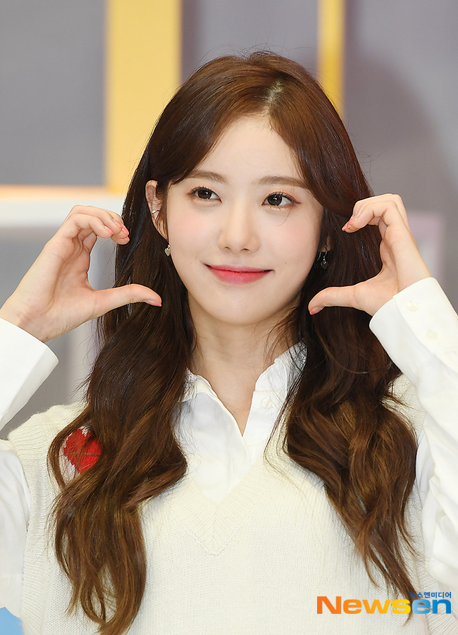 우주소녀 쪼꼬미 루다, 귀여운 볼하트 [포토엔HD]