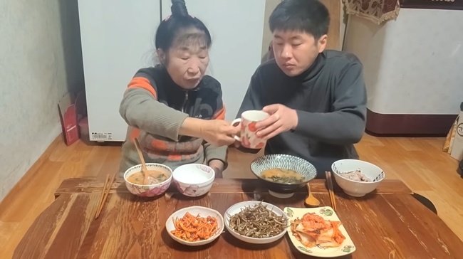 ‘돈의 맛’ 본 다정한 부부, 집 나간 윤리의식 언제쯤 찾을까[이슈와치]