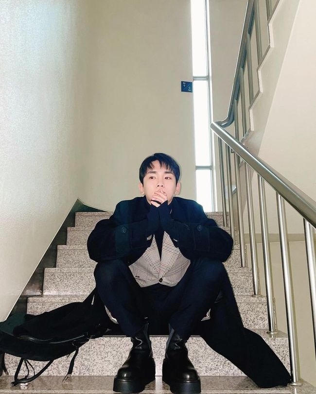샤이니 키, 팬심 저격하는 시크+훈훈 비주얼 “사진 맛집” [SNS★컷]