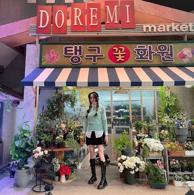 이다희 ‘놀토’ 녹화 인증샷 공개 “탱구 꽃 화원 왔어요” [SNS★컷]