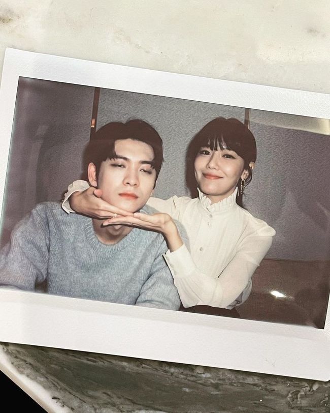 최수영X강태오, 밀당 맛집 ‘단화 커플’ 케미 폭발 “내일 봐 학생” [SNS★컷]