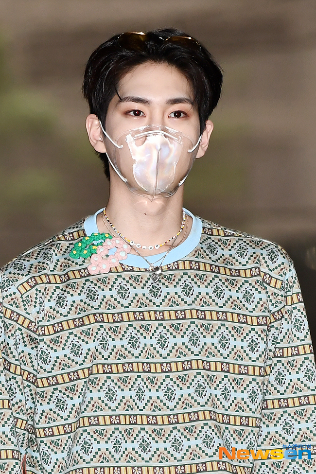 펜타곤 신원 ‘독특한 투명 마스크’[포토엔HD]