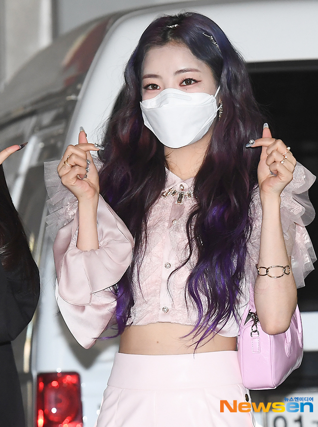 퍼플키스 나고은, 한줌 개미허리 뽐내며 하트 [포토엔HD]