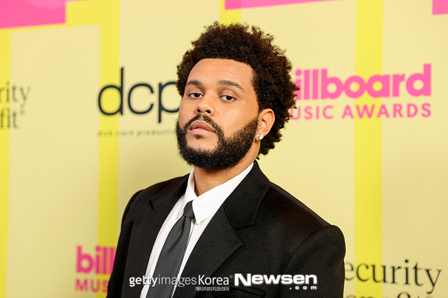 위켄드, 트레이드 마크 레드코드 벗고 BBMAs 나들이[포토엔HD]