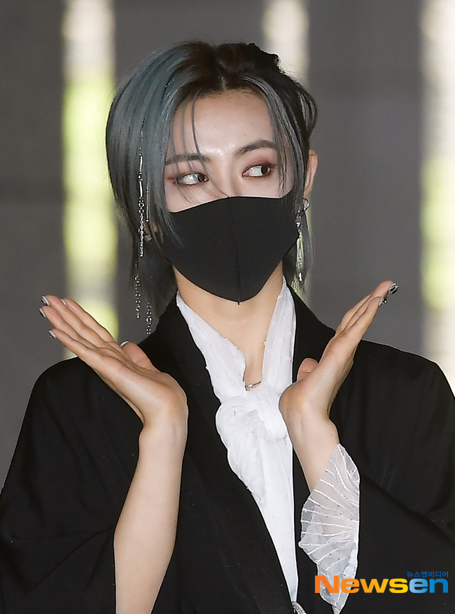 공원소녀 미야, 꽃받침 맞지?[포토엔HD]
