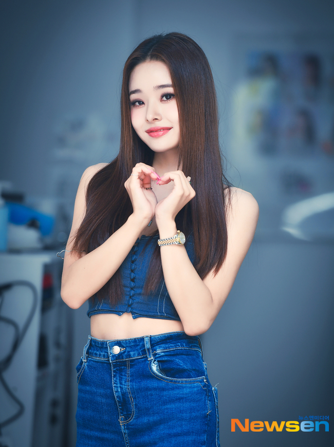 프리지아(송지아) ‘청초한 롱 헤어 뽐내며 등장’ [포토엔HD]
