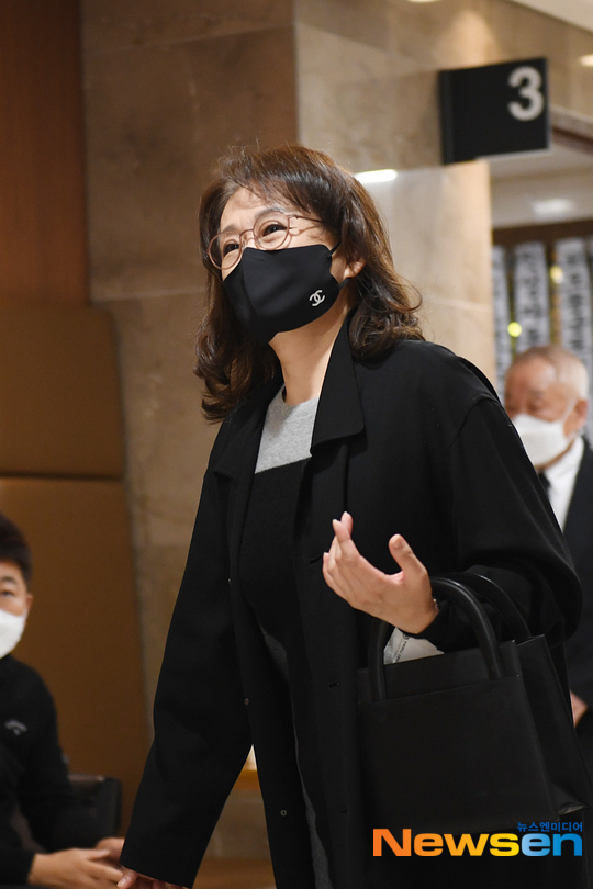 태흥영화사 전 대표 故 이태원 조문 온 배우 오지혜[포토엔HD]