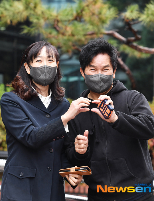 유현상, 최윤희부부, 주위 시선 싹쓸이하는 포즈’  [포토엔HD]