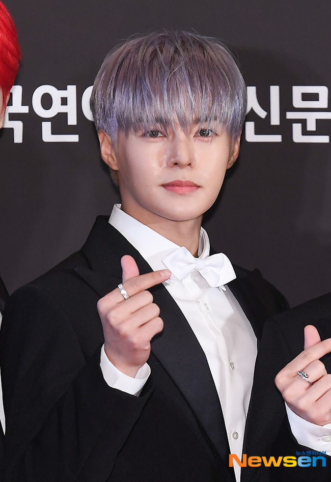 싸이퍼 휘, 그윽한 눈빛으로 하트 [포토엔HD]