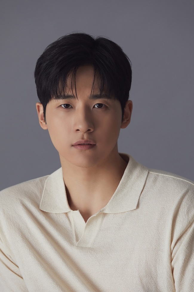 B1A4 신우X공찬, 新 개인 프로필 사진 공개 ‘댄디한 카리스마’