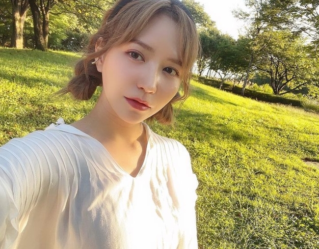 AKB48 출신 카사이 토모미, 첫 아이 임신 “사랑스러운 기적 감사할 따름”
