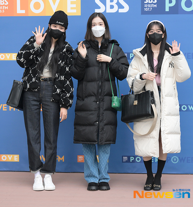 스테이씨 윤-재이-수민, ‘YOUNG-LUV.COM’ 컴백 후 영스트리트 출근 [포토엔HD]