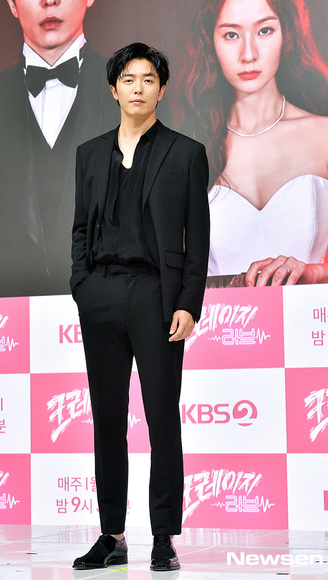 김재욱, 올 블랙 패션[포토엔HD]