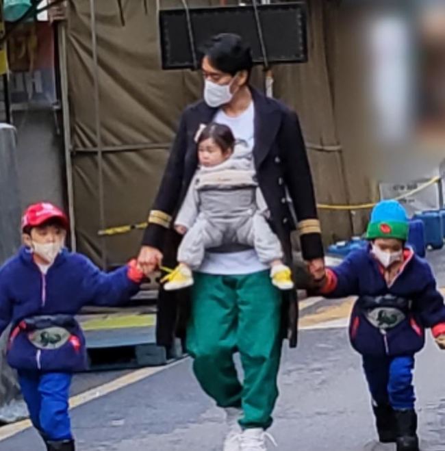 ‘12살 연하♥’ 신현준, 반백살 육아에도 패션 포기 못해 ‘슈퍼맨 쉰아빠’