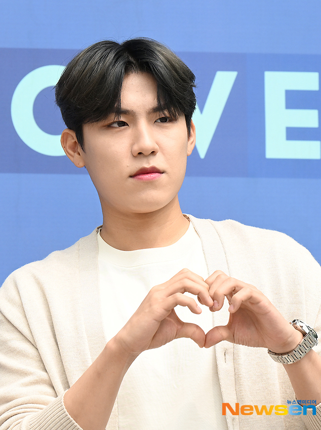 에이비식스 박우진, 시크한 하트 [포토엔HD]