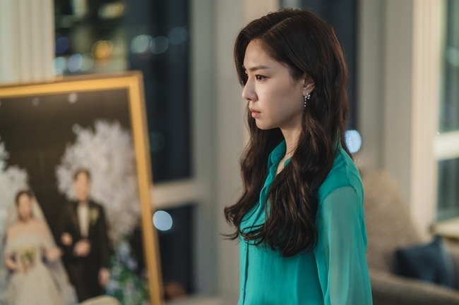 서지혜 “화려하지만 가시 숨긴 흑장미 떠올라”(아다마스)